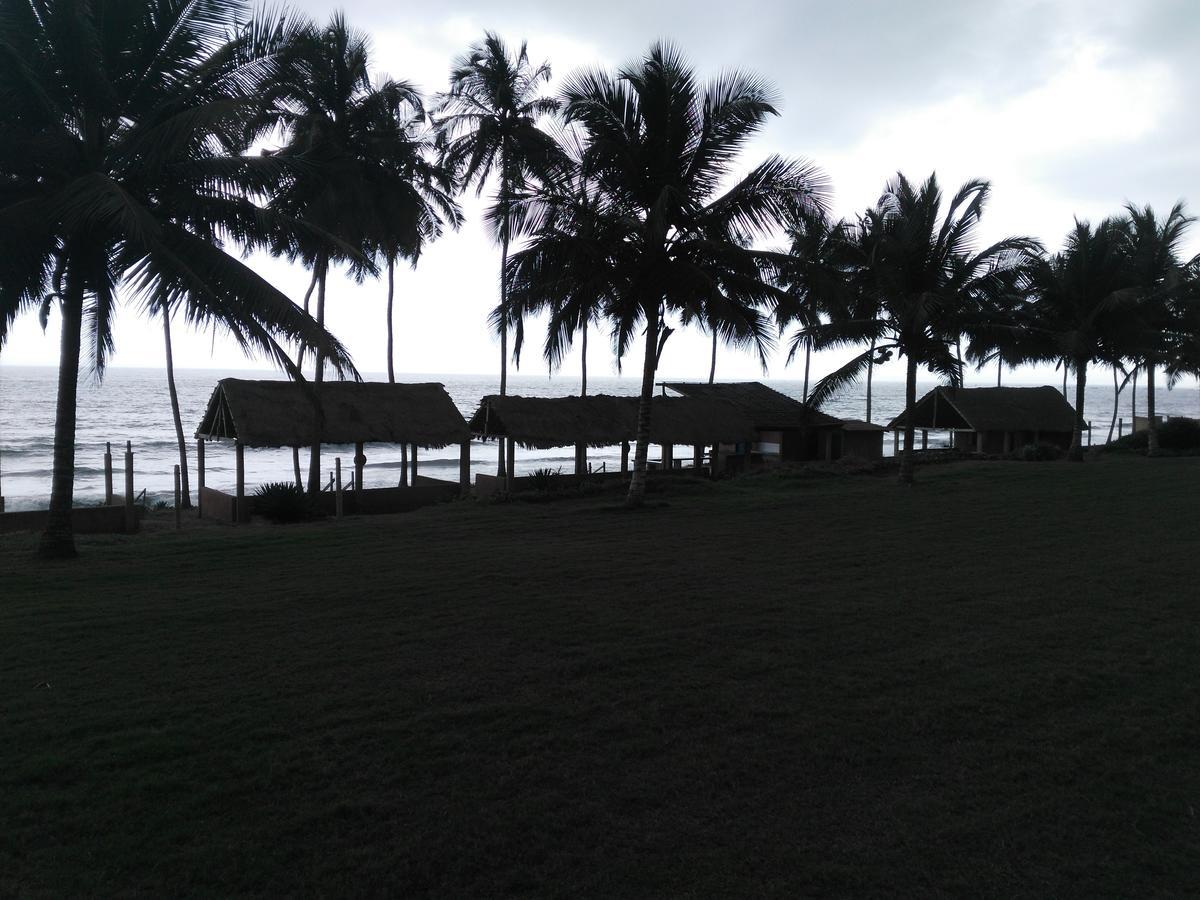 Sankofa Beach House Hotell Kokrobite Exteriör bild
